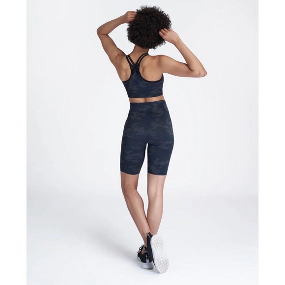 New SPANX Look at Me Now Biker Shorts in Black Camo Size Large - Picture 4 of 9